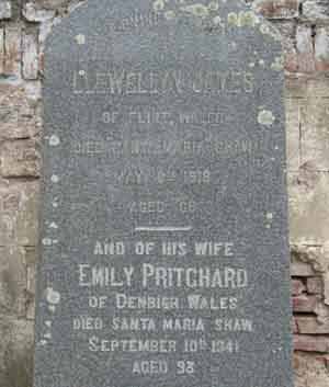 Lápida a Llewellyn y Emily James